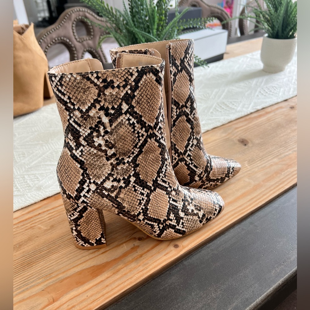 Lulus snake skin boot